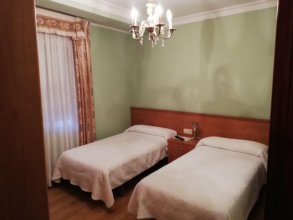 Hostal Restaurante La Cepa Cariño Zewnętrze zdjęcie