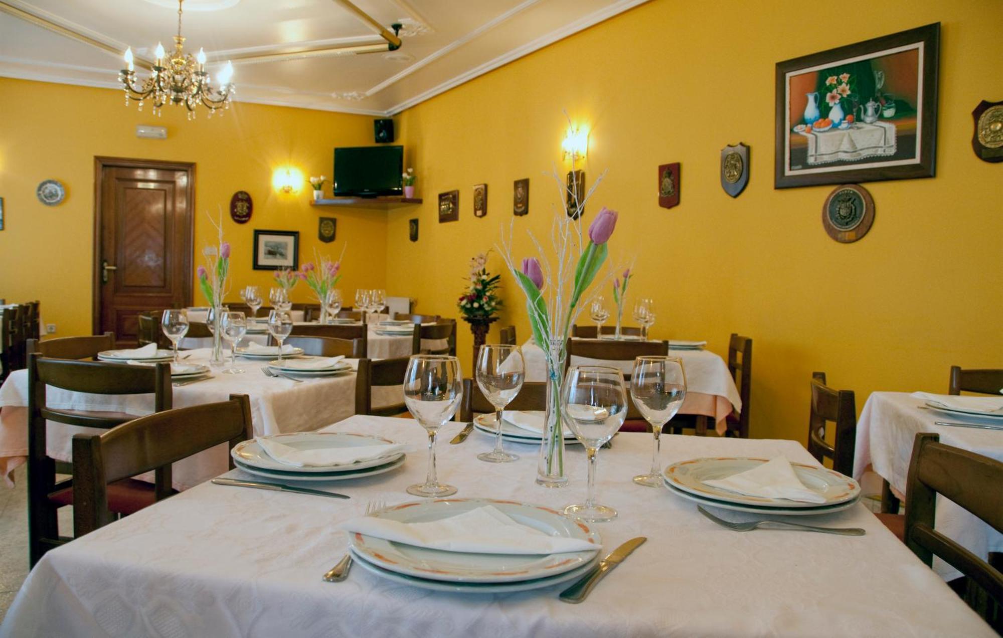 Hostal Restaurante La Cepa Cariño Zewnętrze zdjęcie